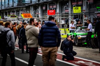 Ambiance, Pit Walk
