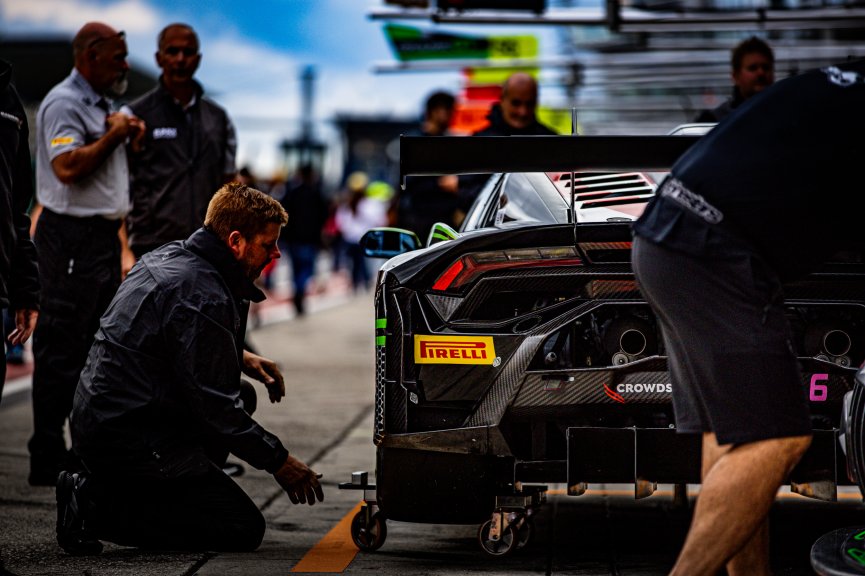 Ambiance, Pit Walk
