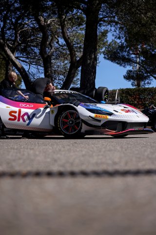 #93 - Sky Tempesta Racing - Christopher FROGGATT - Jonathan HUI - Eddie CHEEVER - Ferrari 296 GT3 