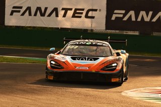 #27 - Optimum Motorsport - Mark RADCLIFFE - Fran RUEDA - Rob BELL - McLaren 720S GT3 EVO 