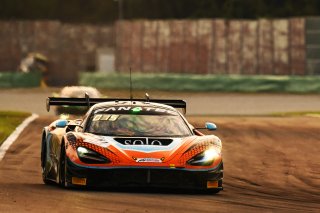#27 - Optimum Motorsport - Mark RADCLIFFE - Fran RUEDA - Rob BELL - McLaren 720S GT3 EVO 