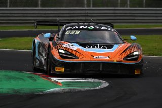 #27 - Optimum Motorsport - Mark RADCLIFFE - Fran RUEDA - Rob BELL - McLaren 720S GT3 EVO 