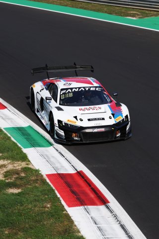 #25 - Sainteloc Racing - Paul EVRARD - Gilles MAGNUS - Jim PLA - Audi R8 LMS GT3 EVO II 