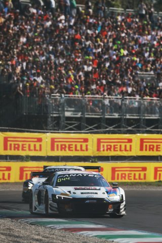 #25 - Sainteloc Racing - Paul EVRARD - Gilles MAGNUS - Jim PLA - Audi R8 LMS GT3 EVO II 