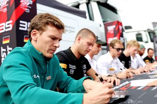 Autograph session