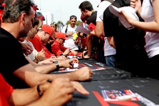 Autograph session