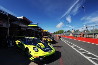 #96 Rutronik Racing  Patric NIEDERHAUSER  Sven MULLER  Porsche 911 GT3 R (992)
