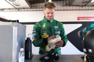 #21  Comtoyou Racing  James JAKES  Aston Martin Vantage AMR GT3 EVO
