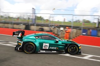 #21  Comtoyou Racing  Matisse LISMONT  James JAKES  Aston Martin Vantage AMR GT3 EVO
