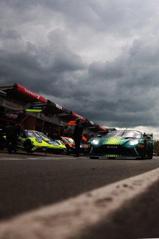 #21  Comtoyou Racing  Matisse LISMONT  James JAKES  Aston Martin Vantage AMR GT3 EVO
