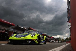 #96 Rutronik Racing  Patric NIEDERHAUSER  Sven MULLER  Porsche 911 GT3 R (992)
