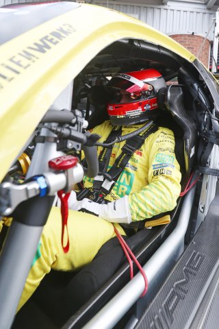 #48  Winward Racing Team MANN-FILTER  Lucas AUER  Mercedes-AMG GT3 EVO
