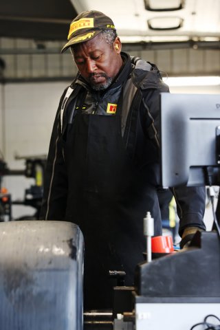 Pirelli
