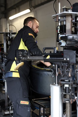 Pirelli
