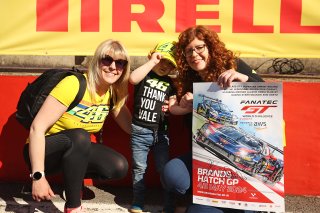 Fans at the Autograph Session in the Pitlane
