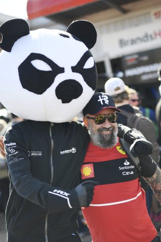 Fans at the Pitlane Autograph Session
