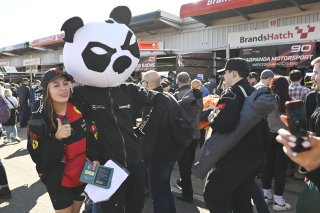 Fans at the Pitlane Autograph Session
