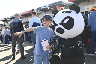 Fans at the Pitlane Autograph Session
