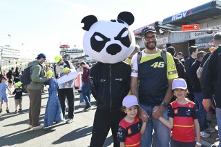Fans at the Pitlane Autograph Session
