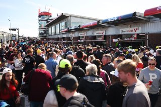 Autograph Session in the Pitlane

