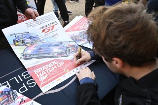 Autograph Session in the Pitlane
