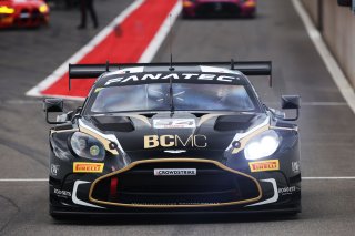 #34 - Walkenhorst Motorsport - David PITTARD - Henrique CHAVES - Ross GUNN - Aston Martin Vantage AMR GT3 EVO
