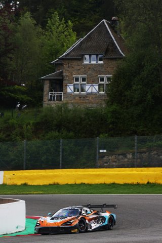 #27 - Optimum Motorsport - Mark RADCLIFFE - Ollie MILLROY - Fran RUEDA - Rob BELL - McLaren 720S GT3 EVO
