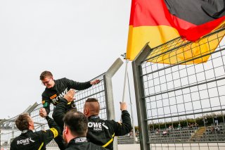 #998 - Rowe Racing - Max HESSE - Dan HARPER - Augusto FARFUS - BMW M4 GT3 Pitlane Celebrations
