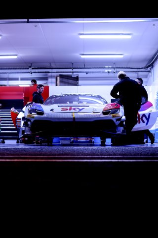 #93 - Sky Tempesta Racing - Christopher FROGGATT - Jonathan HUI - Eddie CHEEVER - Ferrari 296 GT3 
