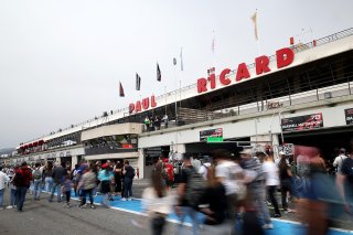 Autograph session and pit walk
