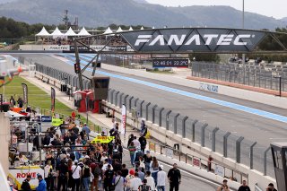 Autograph session and pit walk
