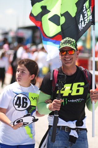 Fans on the Pitwalk
