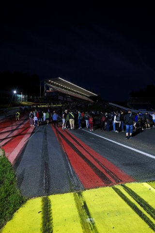 Fans night track walk