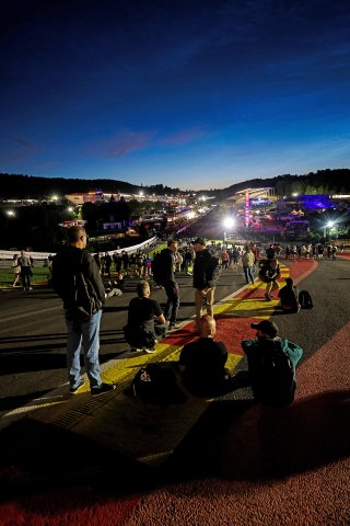 Fans night track walk
