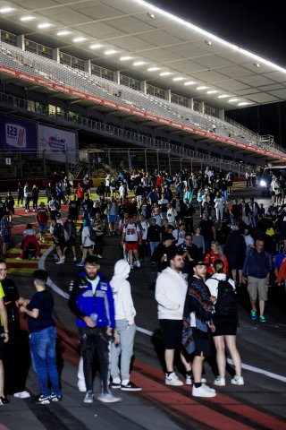 Fans night track walk | SRO/JEP