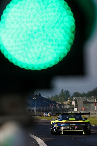 #96 - Rutronik Racing - Patric NIEDERHAUSER - Sven MÜLLER - Julien ANDLAUER - Porsche 911 GT3 R (992) 