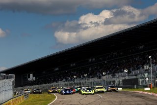 Start of the Race - #96 - Rutronik Racing - Patric NIEDERHAUSER - Sven MÜLLER - Julien ANDLAUER - Porsche 911 GT3 R (992) leads