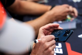 Autograph session