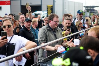 Autograph session
