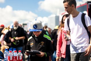 Autograph session