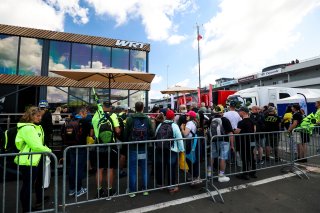 Autograph session