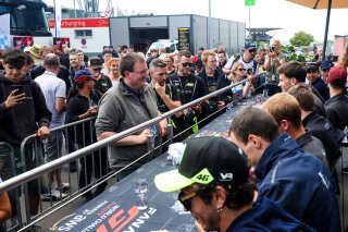 Autograph session