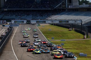 Start of Race 1 - #71 – AF Corse – Eilseo DONNO – Thomas FLEMING – Ferrari 296 GT3 leads