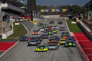Start of Race 2, #96 - Rutronik Racing – Patric NIEDERHAUSER – Sven MULLER – Porsche 911 GT3 R (992) leads