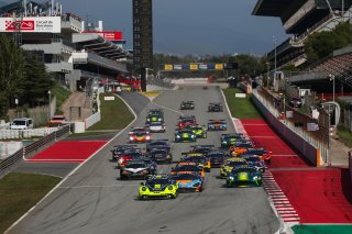 Start of Race 2, #96 - Rutronik Racing – Patric NIEDERHAUSER – Sven MULLER – Porsche 911 GT3 R (992) leads
