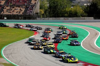 Start of Race 2, #96 - Rutronik Racing – Patric NIEDERHAUSER – Sven MULLER – Porsche 911 GT3 R (992) leads