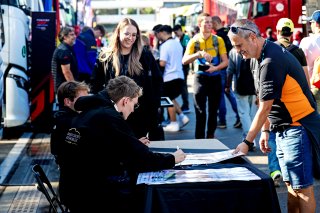 Autograph session