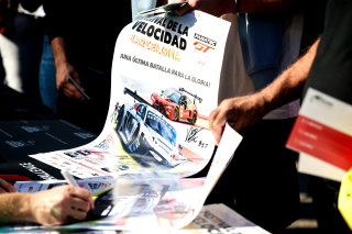 Autograph session