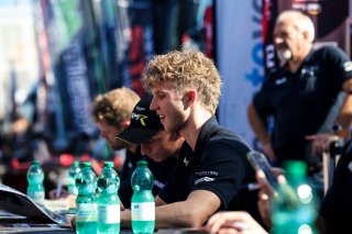 Autograph session