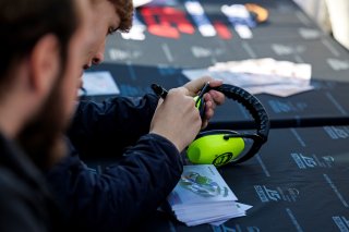 Autograph session